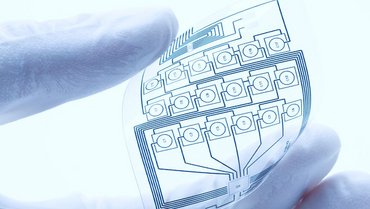 以 3D 方式表征柔性电子器件 的特性 以 3D 方式表征柔性电子器件 的特性