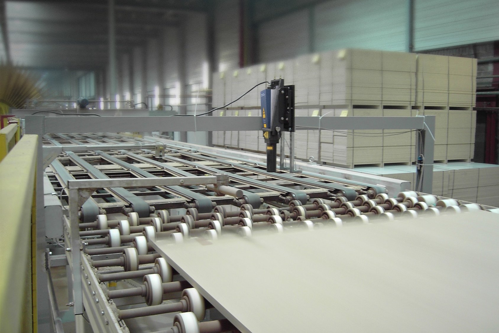 Precise length measurement on sheets of insulation material Precise length measurement on sheets of insulation material