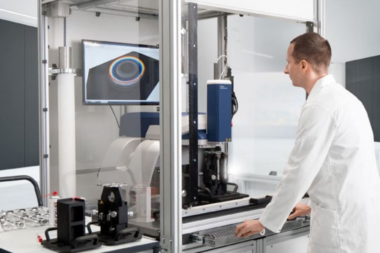 (Semi)automated surface quality control revealing instant flatness values and form parameters (Semi)automated surface quality control revealing instant flatness values and form parameters