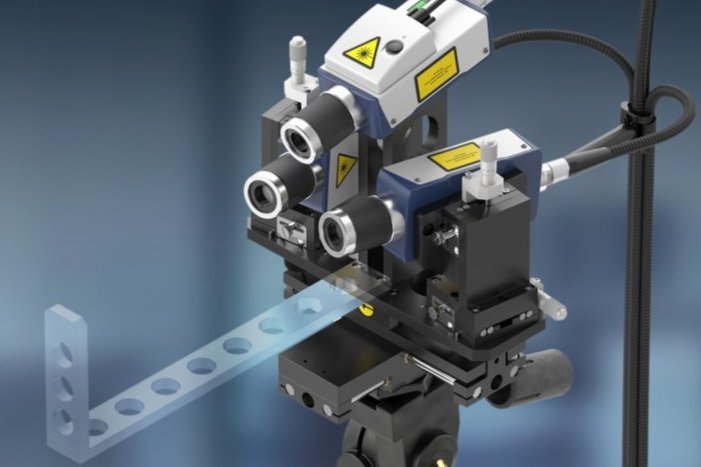Sensorhalterung für 3D-Messungen kompatibel mit Messköpfen VibroFlex Compact und VibroOne, auf einem Tripod montiert Sensorhalterung für 3D-Messungen kompatibel mit Messköpfen VibroFlex Compact und VibroOne, auf einem Tripod montiert