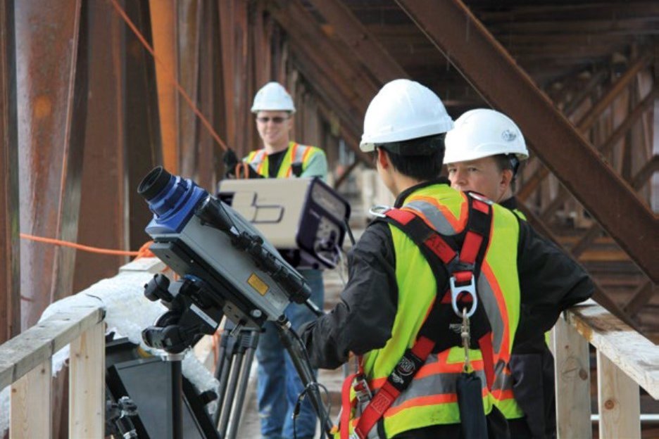 Measuring resonant frequencies e.g. on bridge ropes for condition monitoring over large distances Measuring resonant frequencies e.g. on bridge ropes for condition monitoring over large distances