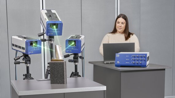 VibroScan QTec 3D Xtra in a strain testing setup for turbine blades VibroScan QTec 3D Xtra in a strain testing setup for turbine blades